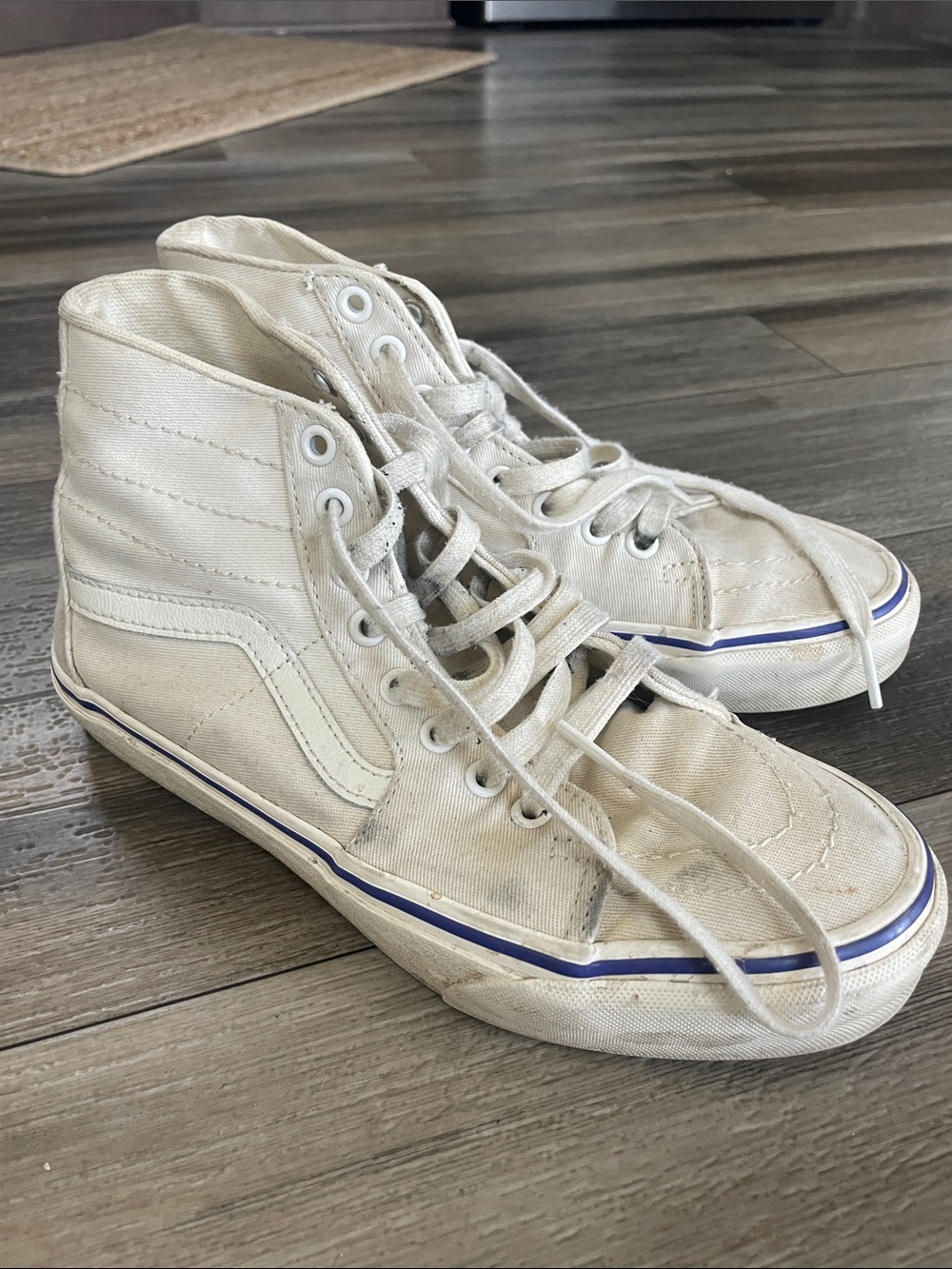 Vans Off-White Canvas Low-Top Sneakers with Black Logo